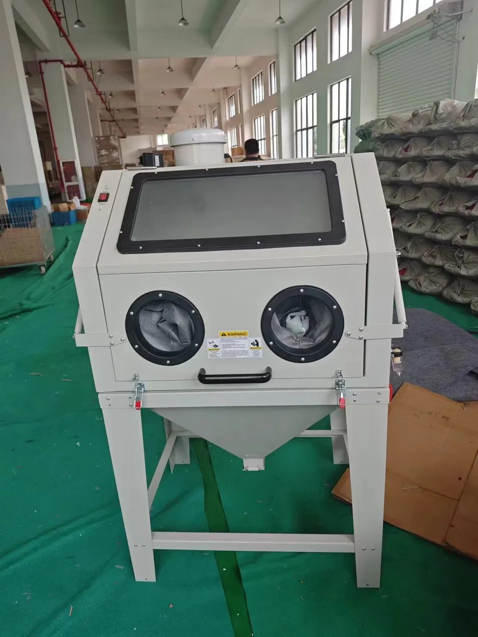 SNC Series Manual Dry Sandblasting Cabinet