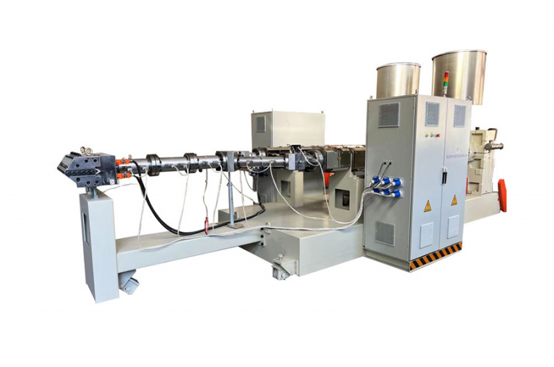 High-efficiency extruder with double feed 90/38