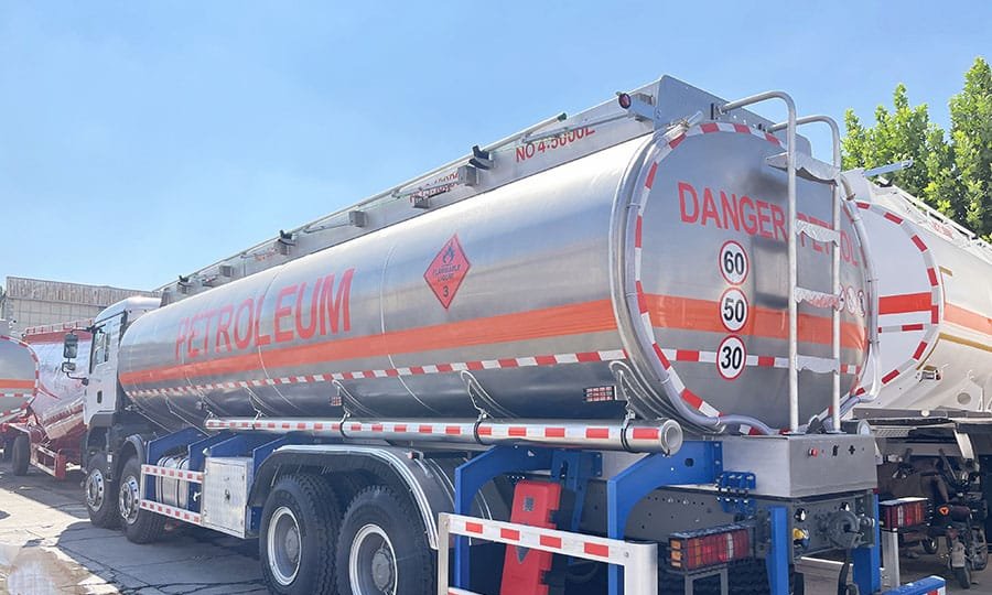 Fuel Tanker Capacity Guide: How Many Liters Does a Fuel Tanker Hold?