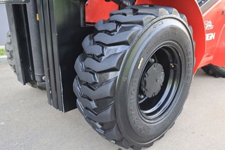 Wide base off-road pattern tires