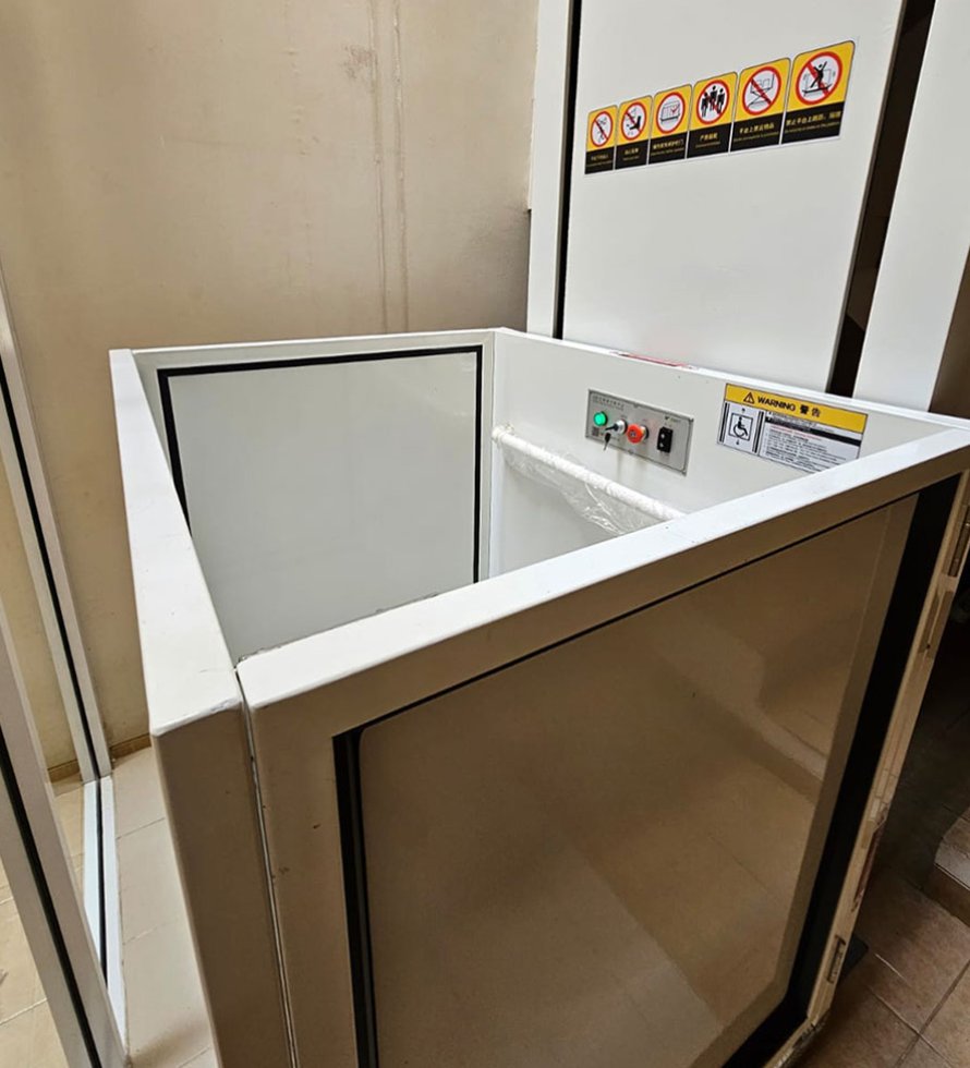 _0169_one post lift 1