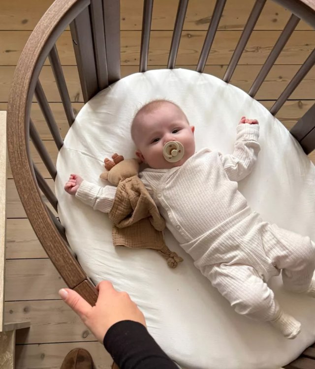 Modern Round Wooden Baby Crib | Sleepi Mini w/ Breathable Mattress for Newborns