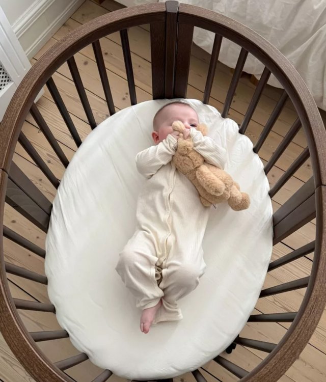 Modern Round Wooden Baby Crib | Sleepi Mini w/ Breathable Mattress for Newborns