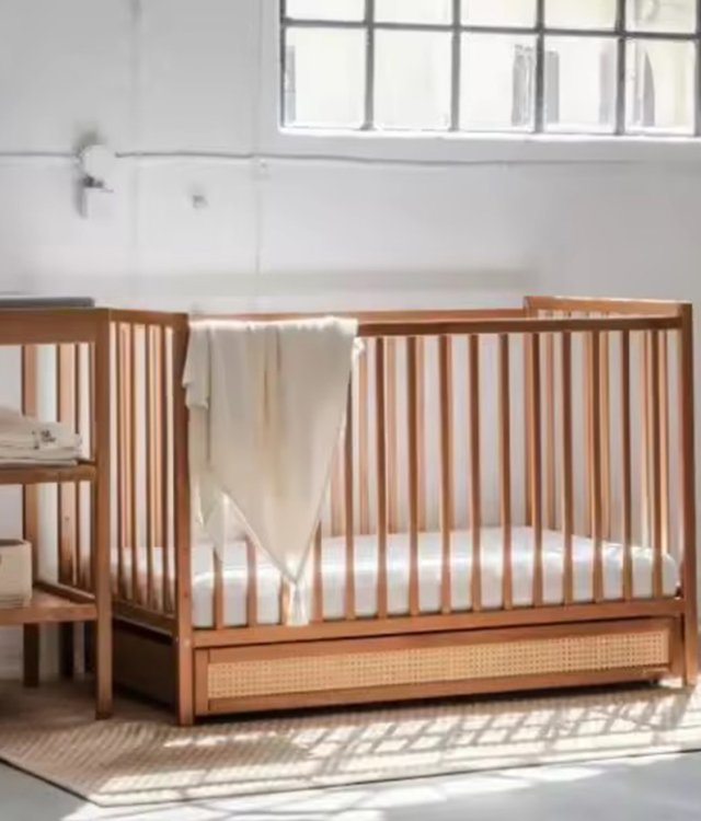 Solid Wood Baby Crib With Rattan Storage Drawer Convertible Wooden Infant Bed For Nursery Wholesale