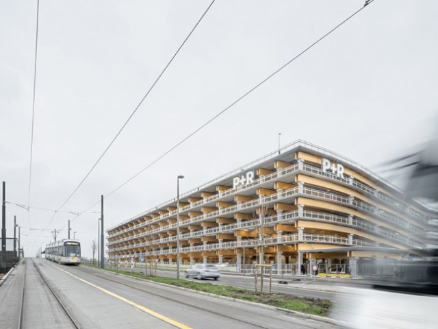 Bâtiment de stationnement préfabriqué