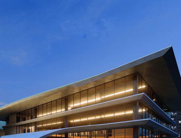 Shopping mall with restaurant