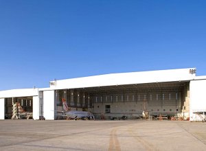 Prefabricated steel hangar for aircraft repair