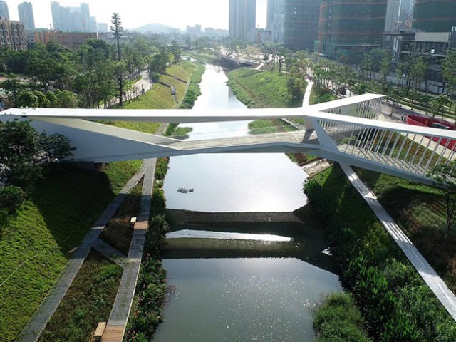 Puente sobre el río