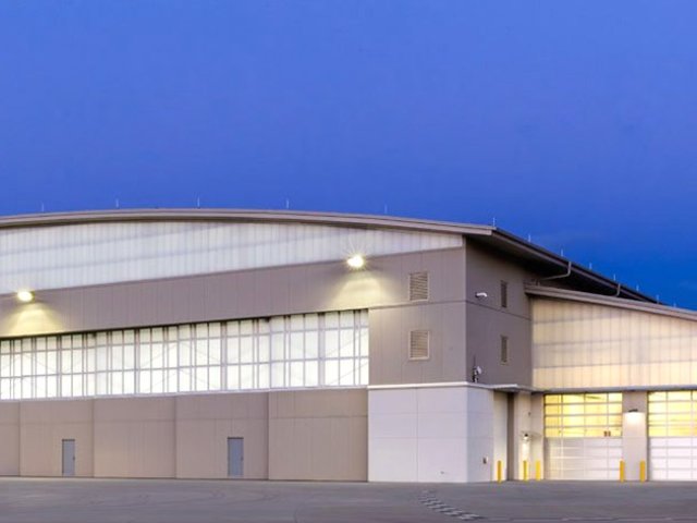 Hangar con estructura estructural