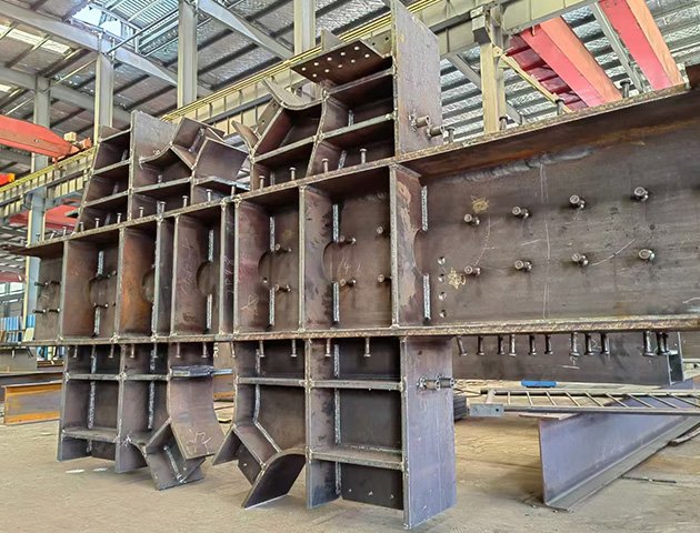large-span heavy steel bridge exterior