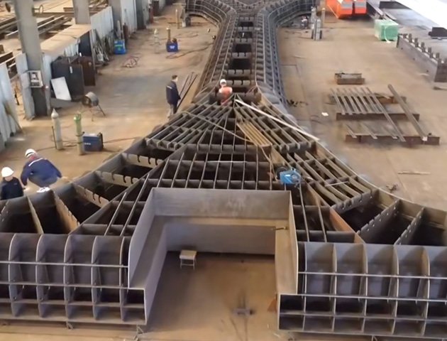 Heavy steel bridge pre-assemble