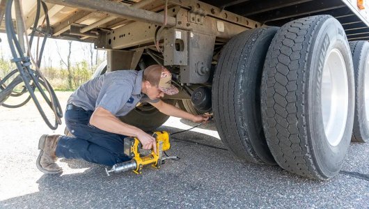 Semi Trailer Long-Distance Driving Guide