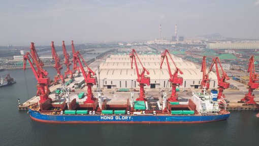 CHARY Supervises Shipment at Port