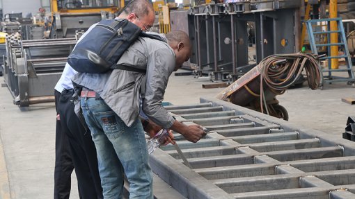 Client malien visite l'usine
