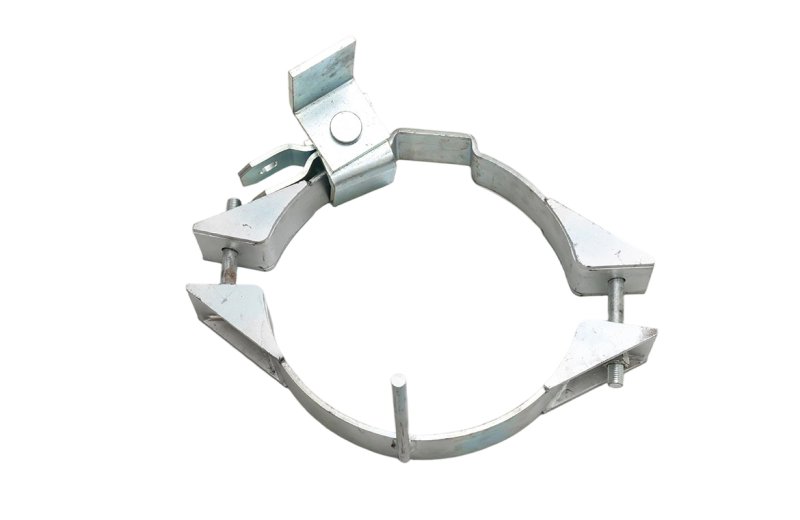 With a double-bolt clamp with a bracket