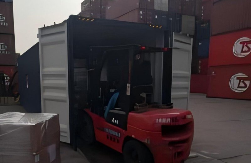 Pipe clamps shipped, containerized at Qingdao Port.