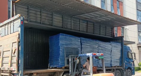 Independently Adjustable Slitting Device for Corrugated Plastic Sheets