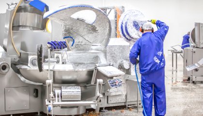 Foam Cleaning System for Slaughterhouses: CIP Integration and Water Reduction Strategies