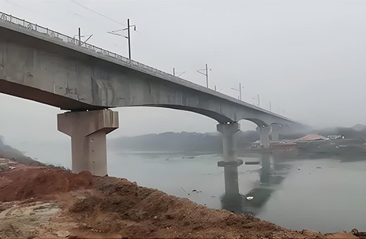 What are the symptoms of damage to bridge bearings?