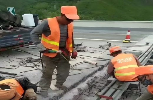 Expansion joint waterproofing treatment method