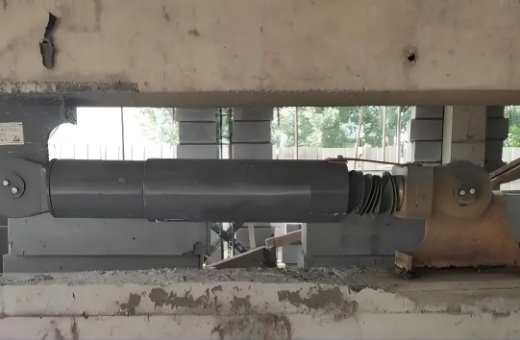 When carrying out the seismic design of the bridge, how to choose the appropriate seismic system according to the characteristics of the bridge?