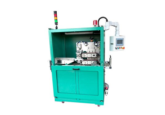 Sealing strip traction detection cutting machine