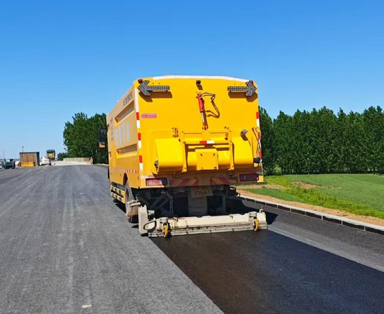 Industrial Vacuum Sweepers