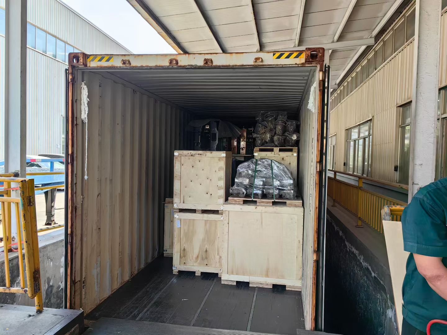 9m fully hydraulic mobile light tower ready for shipment
