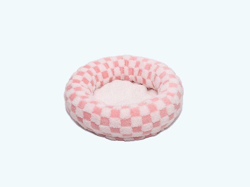 Warm And Comfortable Dog Bed In Check Pattern