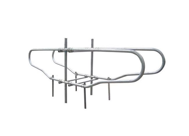 Single and double berth isolation pens in dairy farms