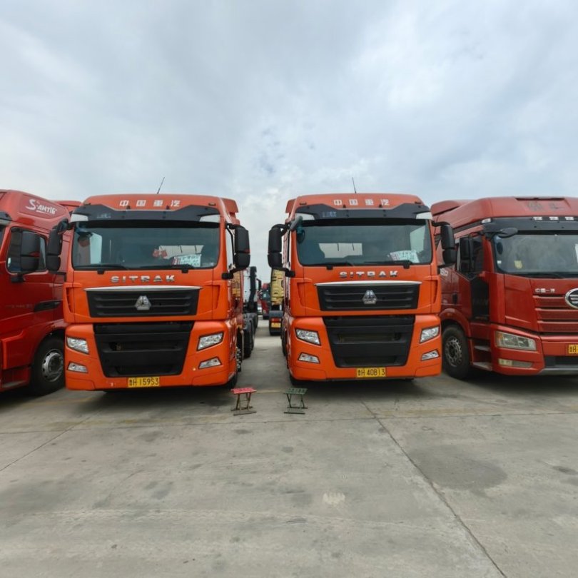 Completely New Diesel Power Sinotruk 6X4 Tractor Truck for Goods Transportation