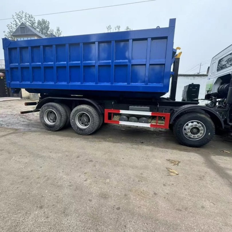 Heavy-Duty Arm-Type Waste Transfer Vehicle for Efficient Disposal
