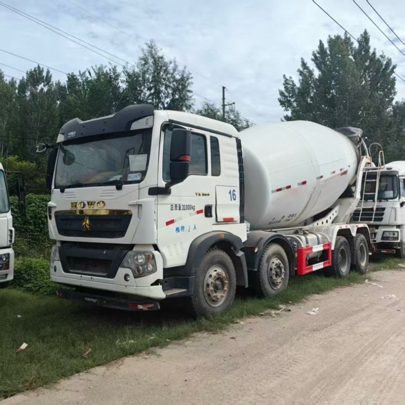 Wholesale Price Sinotruk Self Loading Mixer Truck for Cement Transport