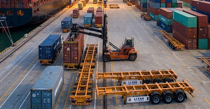 Boosting Port Productivity: Li Fan's High-Efficiency Container Semi-Trailers