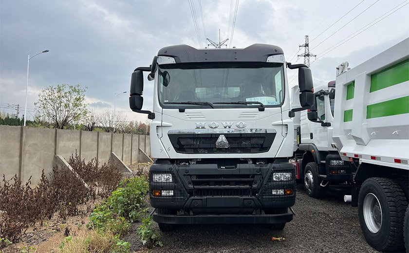 Heavy duty HOWO TX 6X4 dump truck