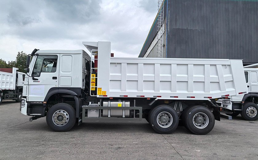 HOWO 6x4 dump truck with 380 horsepower