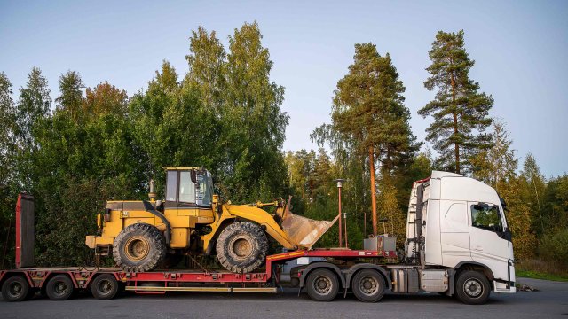 Dedicated Inland Transportation Service for Heavy Equipment/Commercial Vehicles