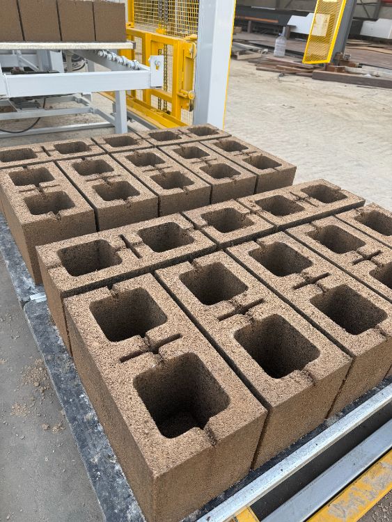 hollow.block two hols