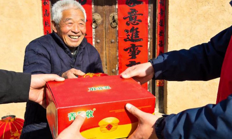 Heartwarming Stories and Shared Strength: Qingdao Xuxiangtai Machinery's Legal Representative Shows Concern for Employees, Implementing Multiple Measures to Foster Humanistic Care and Warm the Corporate Family