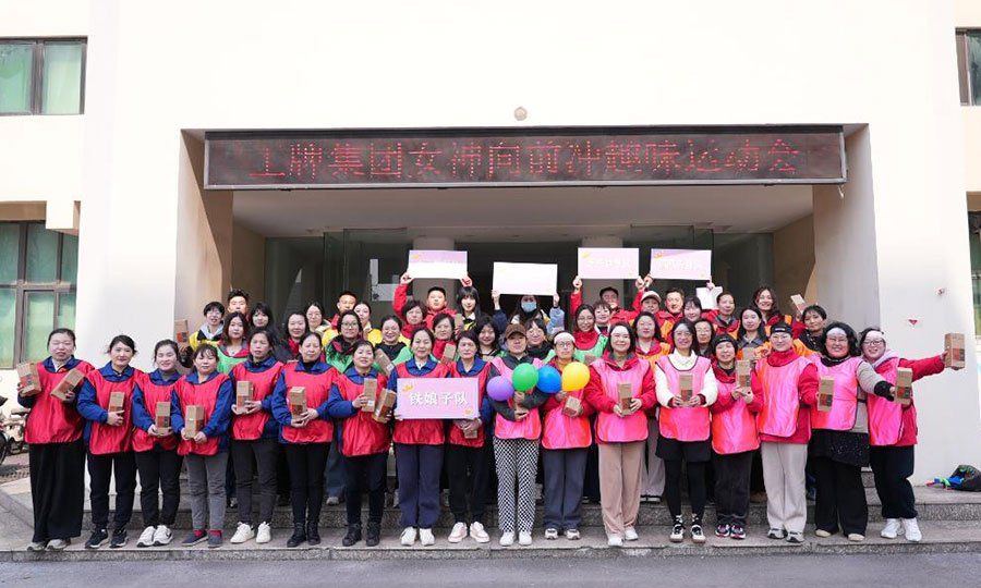 Undefined Women, Blooming with Royal Flair