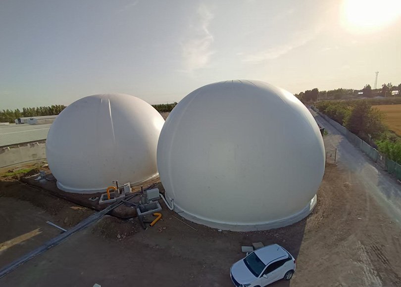 Biogas storage tank for sewage treatment plants