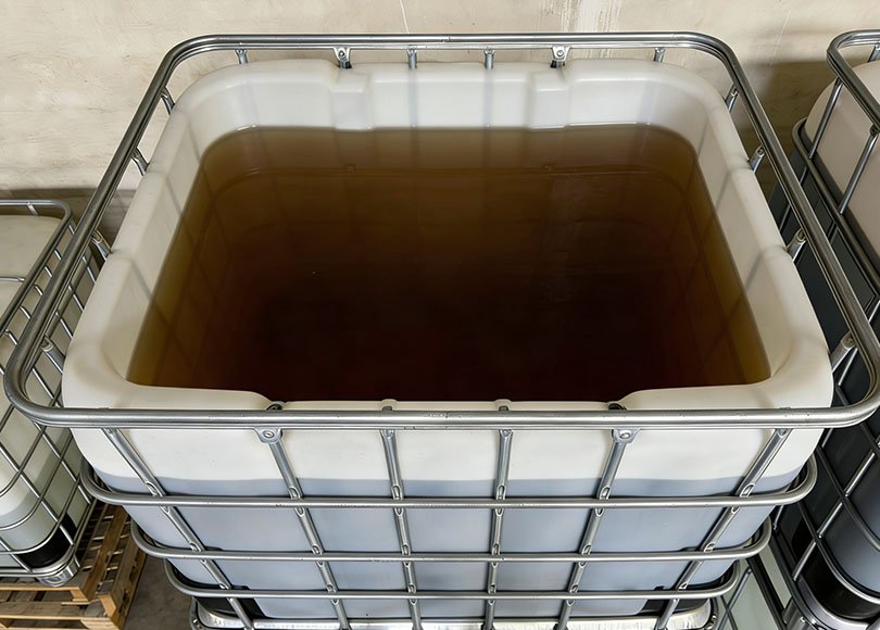 Regenerative wet scrubbing solution for biogas plants