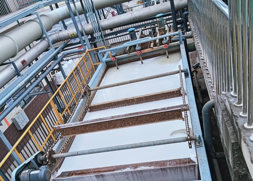 Hydrogen sulfide removal from biogas