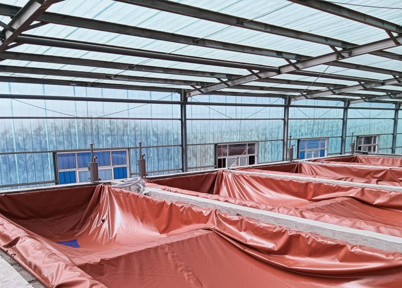 Floating cover biogas tank
