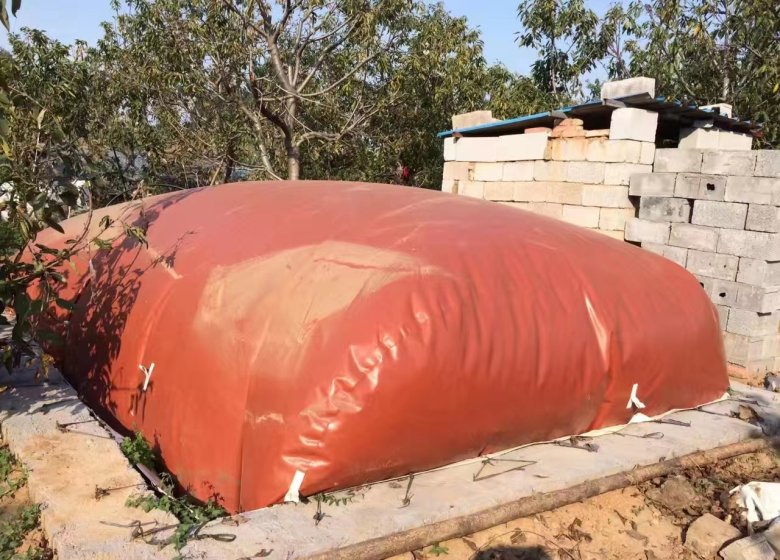 Red Mud Floating Cover Biogas Digester Flexible and Durable Biogas Digester Solution