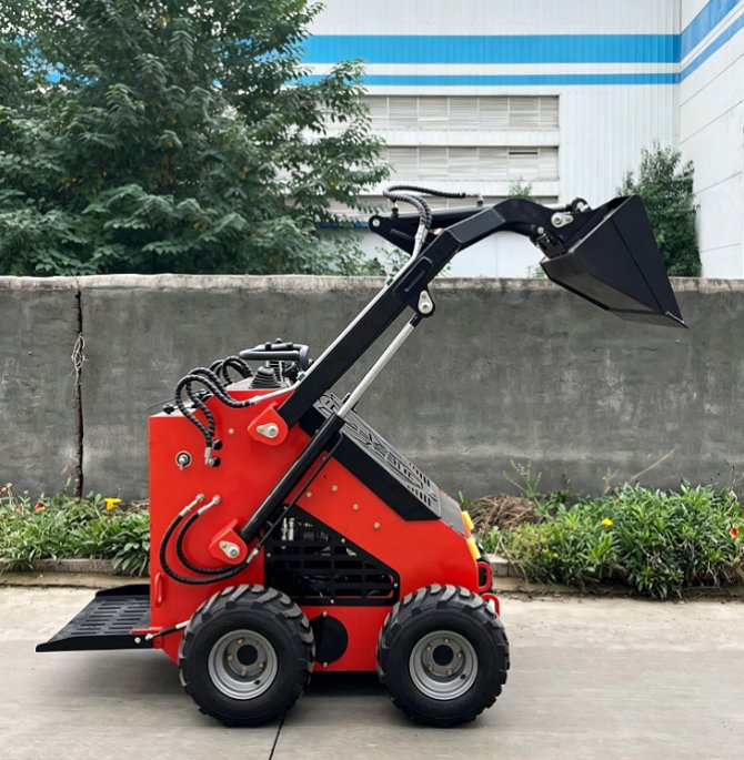 470 Compact Skid-Steer Loader (2)