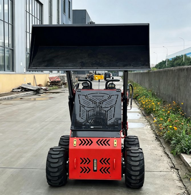 470 Compact Skid-Steer Loader (1)