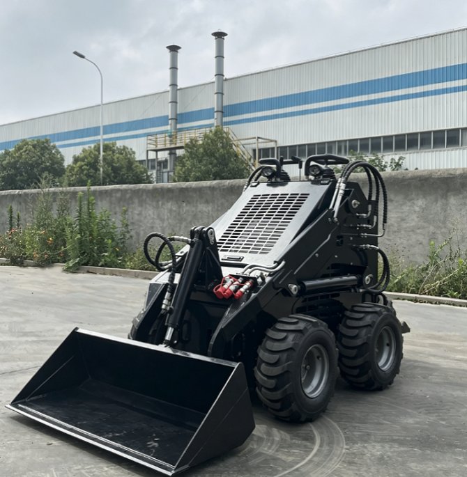470 Compact Skid-Steer Loader (6)