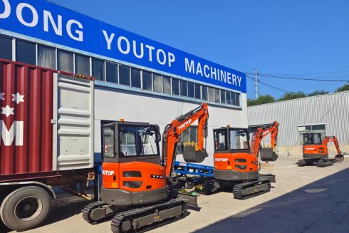 YT40 excavators deliver to our European Agent