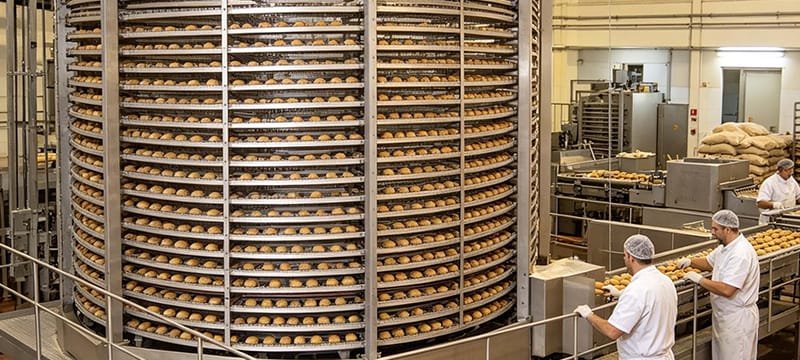Une boulangerie européenne prolonge la durée de vie de ses équipements de 66 % après être passée aux bandes transporteuses hygiéniques en acier inoxydable de Premium Steel.